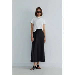 Suud Collection Kadın Siyah Saten Etek Çan Kesim ve Lastikli Bel Özelliğiyle