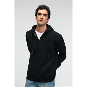 JUSTUS Erkek Kapüşonlu Kanguru Cepli Fermuar Yakalı Siyah Sweatshirt