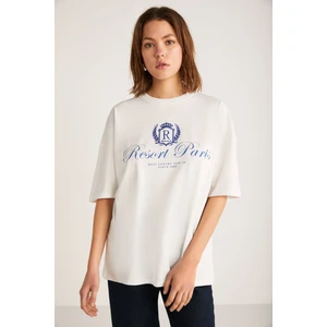 Nephele Kadın Önü Yazılı Ekru T-shirt