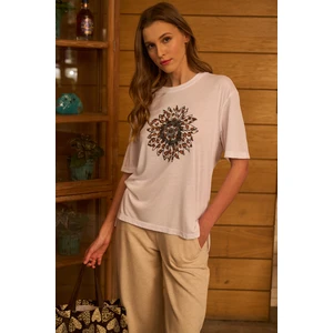 Kadın Yırtmaç ve Baskı Detaylı Kısa Kollu Tişört