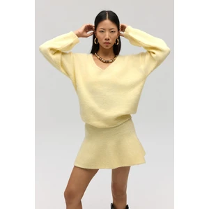 MAI STUDIOS CO. Zerium Basic V Yaka Sarı Triko Kazak