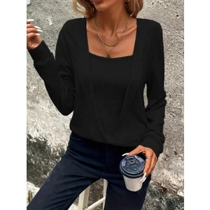 Kadın Uzun Kollu Kruvaze Yaka Kol ve Etek Ucu Manşet Detay Yumoş Bluz