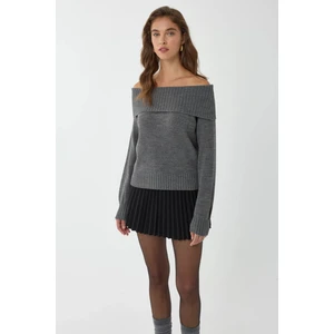 Kadın Madonna Yakalı Örme Kazak Gri