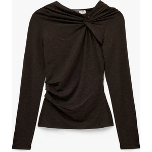 Uzun Kollu Asimetrik Yaka Düğüm Detaylı Bluz