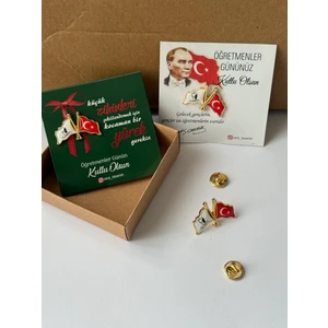 Türk Bayraklı Atatürk Yaka Rozeti Broş Öğretmenler Günü Kartlı Kutulu Hediyelik
