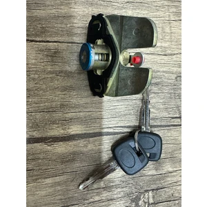 Toyota Corolla AE111 Bagaj Kilit Üst 1998-2001