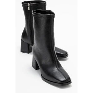 Küt Burunlu Sade Dikişli Fermuarlı Kadın Topuklu Bot Siyah Cilt