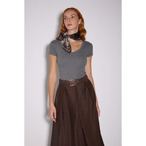 V Yaka Kısa Kol Üst