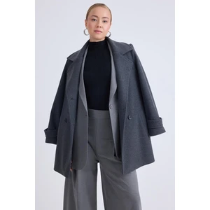 Önü Düğmeli Kuşaklı Kısa Kaşe Kaban