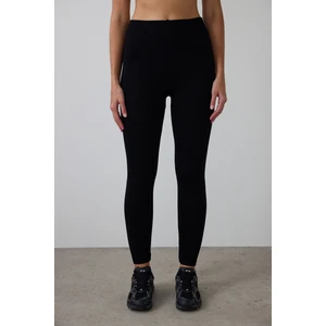 Siyah Dikişsiz (Seamless) Fitilli Sıcak Tutan Termal Etkili Yüksek Bel Tayt