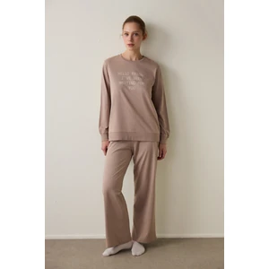 Koyu Bej Hello Friday Baskılı Bisiklet Yaka Pamuklu Uzun Kollu Pijama Üstü