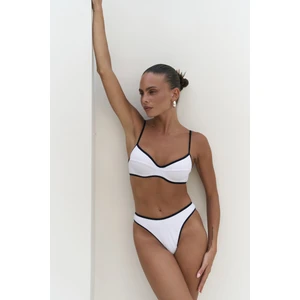 Laili Kontrast Şerit Detaylı Beyaz Bikini Üstü