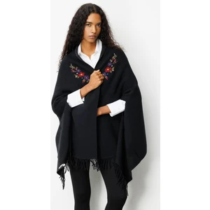 Kadın Yakası Işlemeli Koldan Geçmeli Büyük Yün Panço Siyah