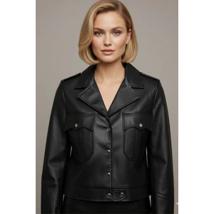 Kadın Siyah Cepli ve Çıtçıt Detaylı Deri Ceket