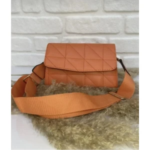 Kadın Siyah Çapraz Kapitone Çanta Capitone