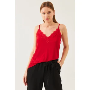 Kadın Kırmızı Ip Askılı Dantelli Bluz