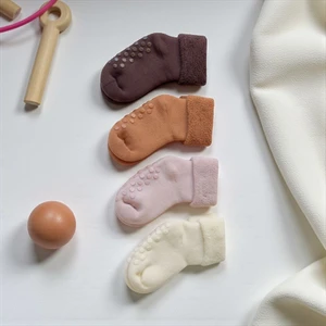 Batu Giyim Bebek ve Çocuk Havlu Kaydırmaz Çorap Seti