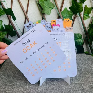 Tiny Stories TR 2026 Takvim - Kedili Masaüstü + Tahta Stand