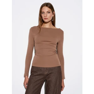 31401 Büzgülü Kayık Yaka Top-Vizon