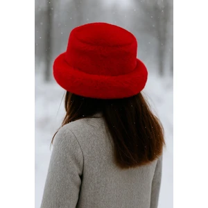 Aydın Şapkacınız Kırmızı Kadın Kışlık Peluş Şapka – Tesettüre Uygun, Sıcak Tutan (60-62 Cm)
