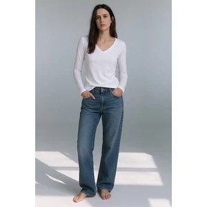 Uzun Kollu V Yaka Basıc Beyaz Sweatshırt