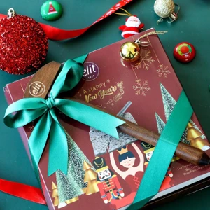 Fındıkkıran Yılbaşı Özel Çekiçli Beyoğlu Fındıklı Sütlü Çikolata Ahşap Kutu 600g Glutensiz