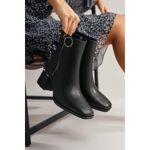 Deyana Siyah Fermuar Aksesuarlı Bot