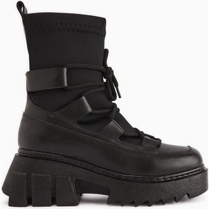 Casey Siyah Kalın Tabanlı Bağcıklı Kadın Bot