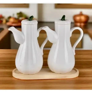 Kitchen Pembelia Bambu Standlı 2’li Porselen Beyaz Bal Kabak Model Yağdanlık Seti Ayçiçek Yağı Zeytin Yağı Şişesi