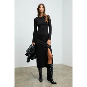 THALUNE Kadın Yuvarlak Yaka Uzun Kollu Vücuda Oturan Önde Yırtmaç Detaylı uzun Siyah Elbise