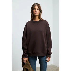 KARIUS Kadın Organik Pamuklu İçi Polarlı Oversize Yuvarlak Yakalı Koyu Kahverengi Sweatshirt
