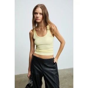 Lıllesol Kadın Fitilli Görünümlü Slim Fit Vücuda Oturan Havuz Yakalı Pamuklu Basic Sarı Atlet