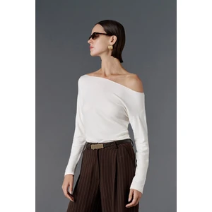 Kayık yaka triko kazak