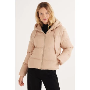 Kadın Regular Fit Klasik Kesim Kapüşonlu Şişme Bej Mont