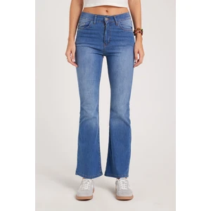 Kadın Regular Fit Klasik Kesim Pamuklu Ispanyol Paça Lacivert Jean Kot Pantolon