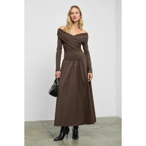 FRUENDO Kadın Asimetrik Yakalı Üstü Esnek Kumaşlı Eteği Poplin Uzun Kahverengi Elbise