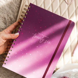 2026 Spiralli Günlük Ajanda 12 Aylık – 17X24 cm Mürdüm