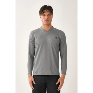 V Yaka Yırtmaç Detaylı Uzun Kollu T-Shirt