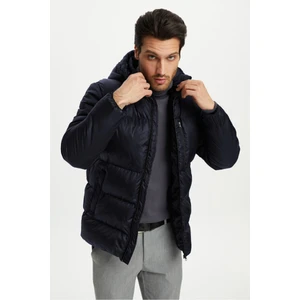 İçi Astarlı Su ve Rüzgar Geçirmez Cepli Kapüşonlu Erkek Mont