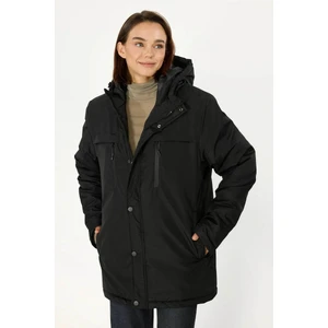 İçi Astarlı Su ve Rüzgar Geçirmez Cepli Kapüşonlu Kadın Mont