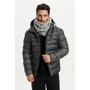 İçi Astarlı Su ve Rüzgar Geçirmez Cepli Kapüşonlu Erkek Mont