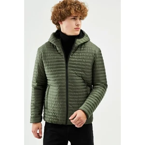 İçi Astarlı Cepli Kapüşonlu Jel Elyaf Su ve Rüzgar Geçirmez Şişme Kışlık Erkek Mont