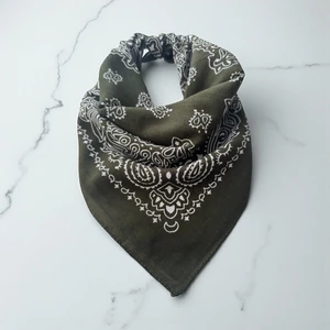 ALS Tasarım Dünyası Yeşil Renk Içi Beyaz Desenli %100 Koton Bandana