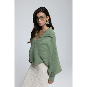 Livia Çağla Yakalı Kazak