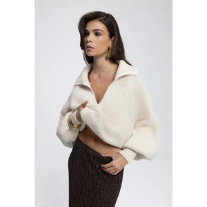 Livia Bej Yakalı Kazak