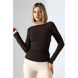 Uzun Kollu Kayık Yaka Yanları Büzgülü Vücuda Oturan Basic Kadın Body T-Shirt 21951 Kahve