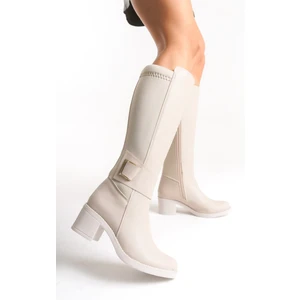 Deri Görünümlü Arkası Streç Esnek Kalın Orta Yüksek Topuklu Toka Detaylı Fermuarlı Bej Uzun Çizme