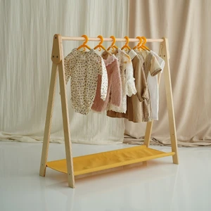 Minik Fare Montessori Elbise Askılığı