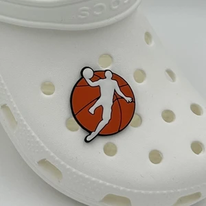 Balp Charm Terlik Süsü ve Aksesuarı , Çanta Süsü – Renkli Jibbitz Jordn Basket Görselli Figür Aksesuarı