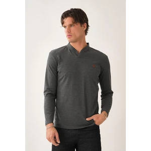 V Yaka Yırtmaç Detaylı Uzun Kollu T-Shirt